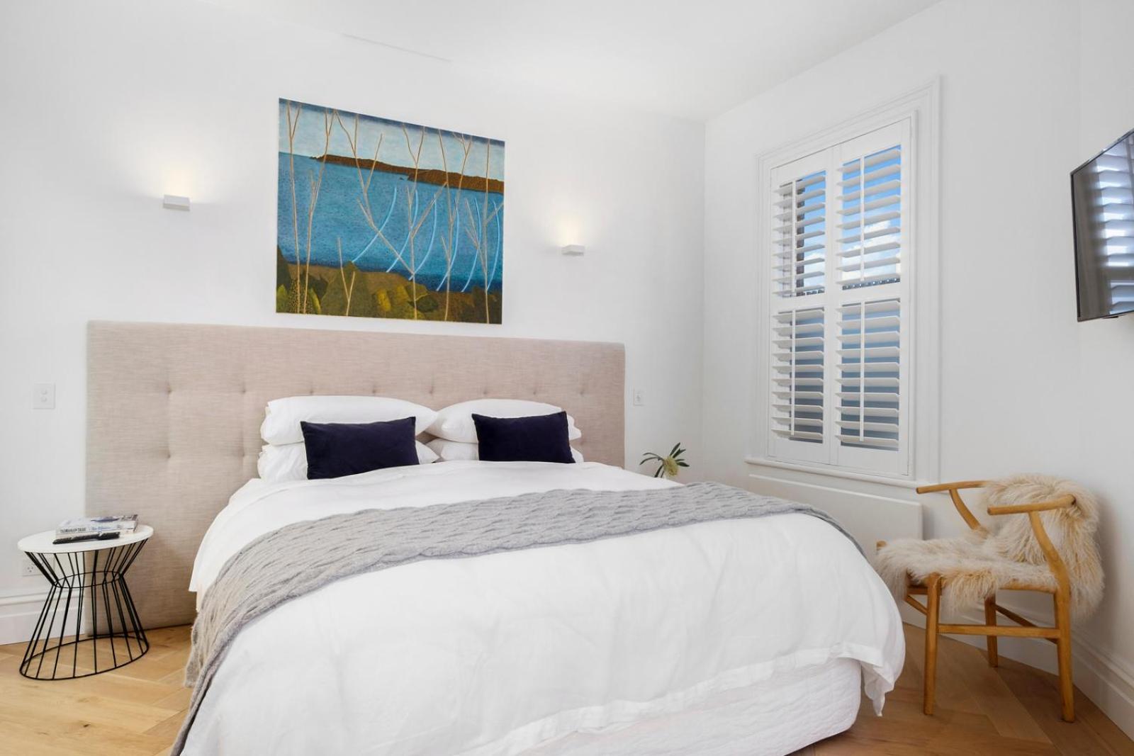 הובארט Sullivans Cove Apartments מראה חיצוני תמונה Plantation shutters in a bedroom