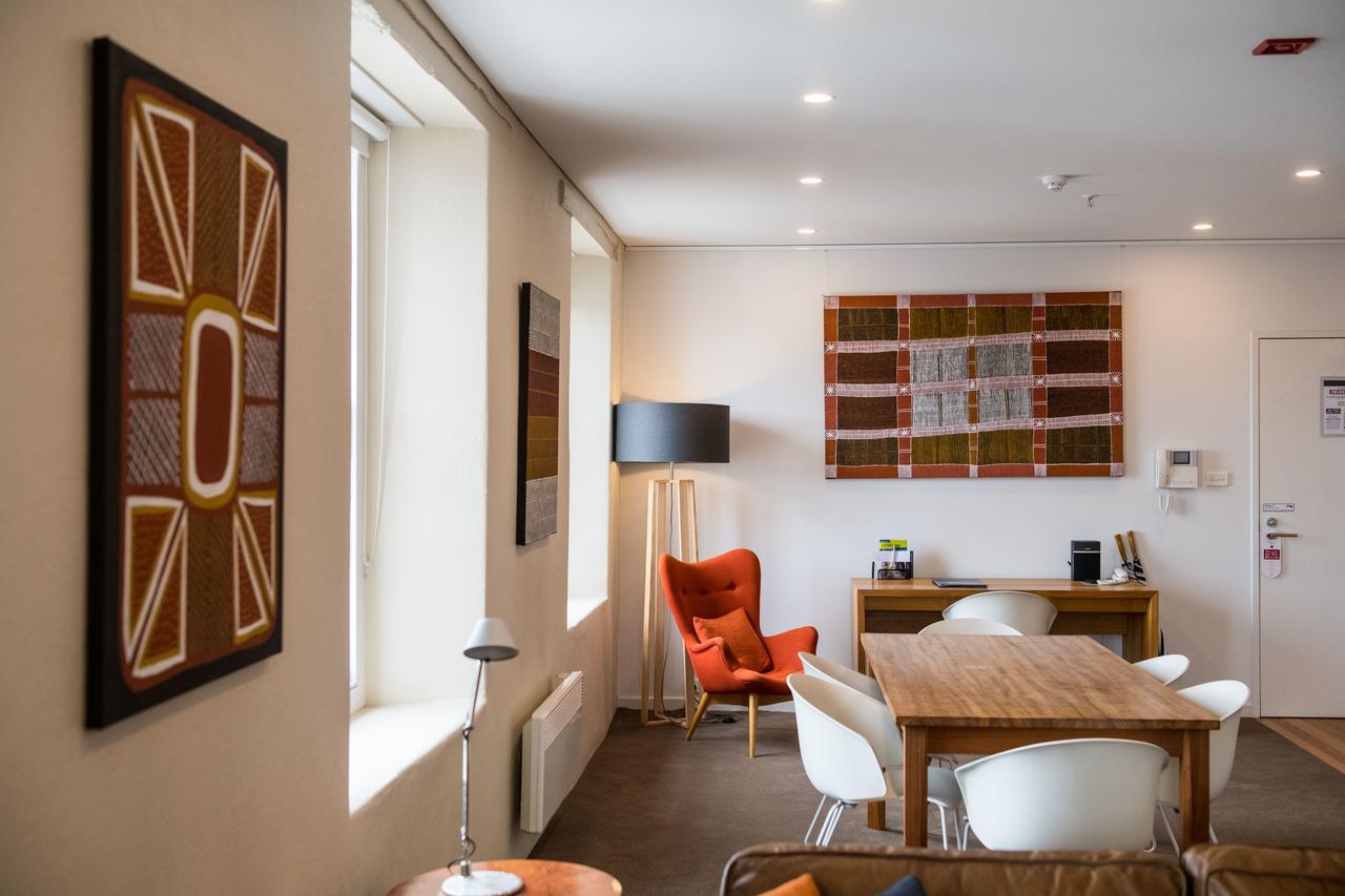 הובארט Sullivans Cove Apartments מראה חיצוני תמונה The interior of the Governor's office