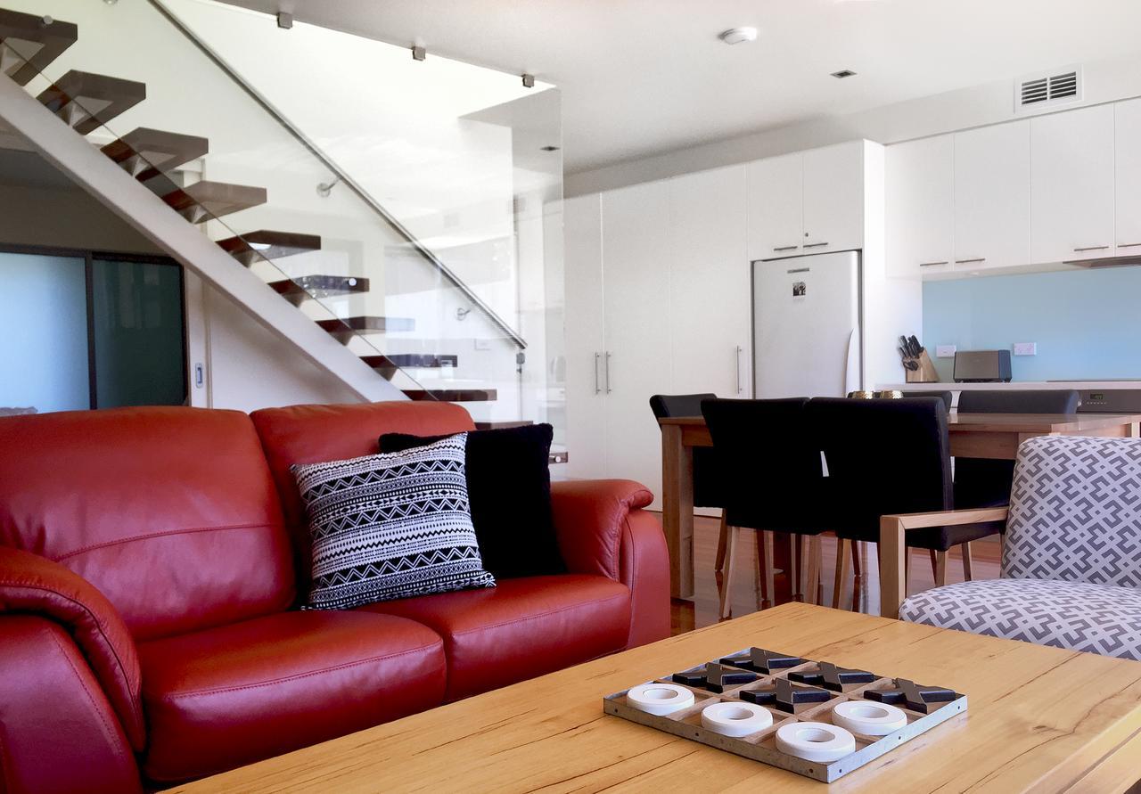 הובארט Sullivans Cove Apartments מראה חיצוני תמונה A living room in a house
