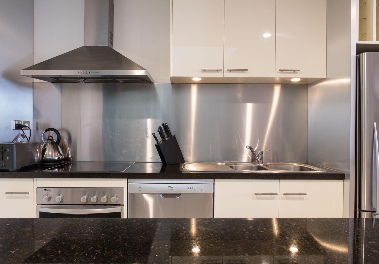 הובארט Sullivans Cove Apartments מראה חיצוני תמונה A modern kitchen
