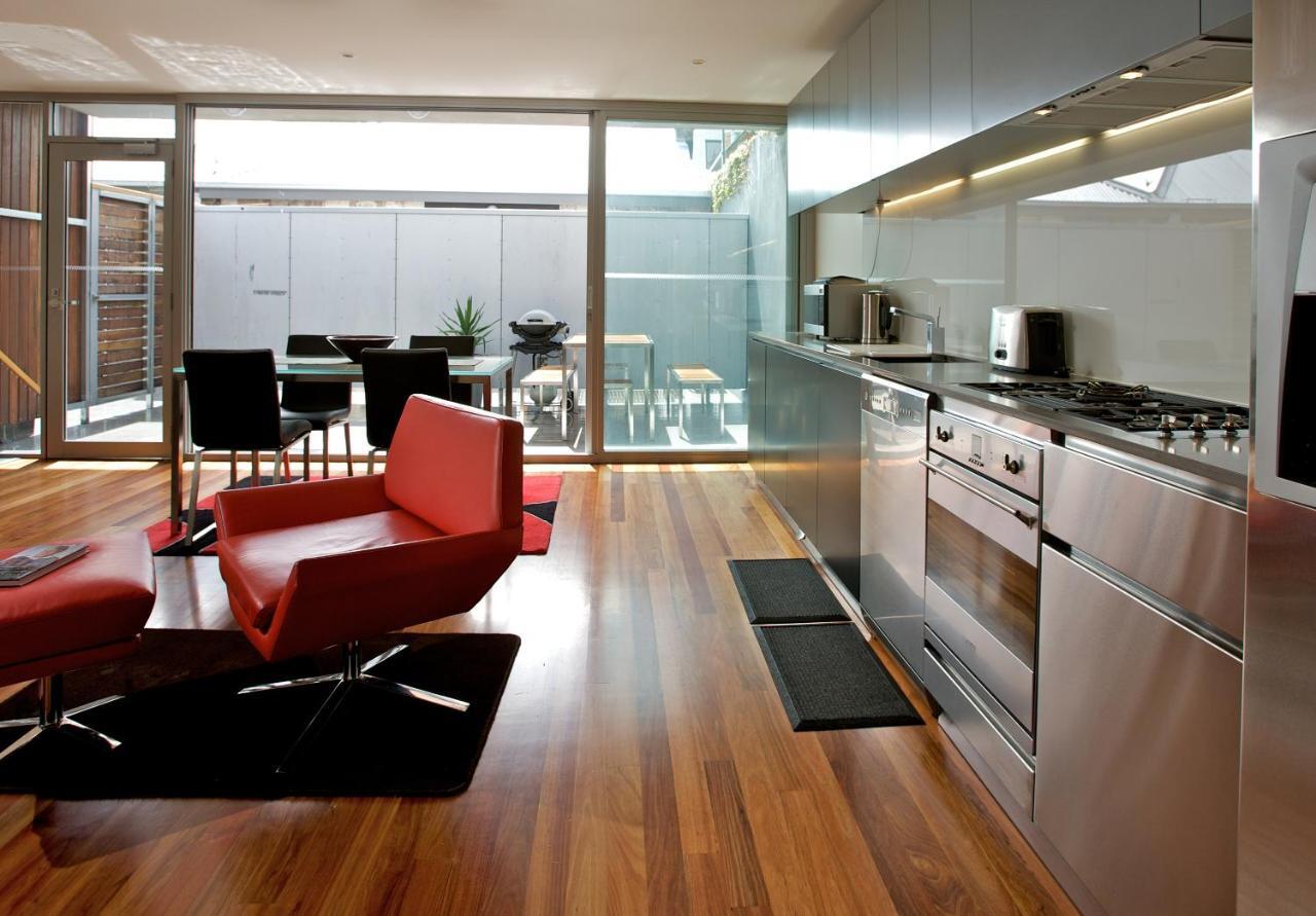 הובארט Sullivans Cove Apartments חדר תמונה A modern kitchen